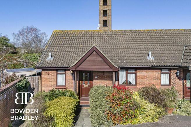 1 bed property, in Headingley Close, £350,000