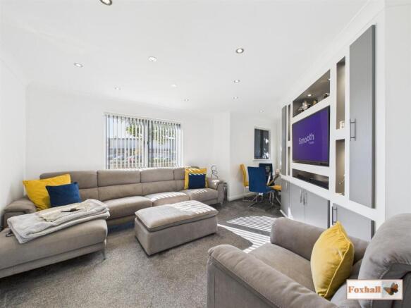 2 bed property, in Ganymede Close, £160,000