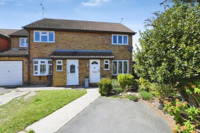 2 bed property, in Torrington, £325,000