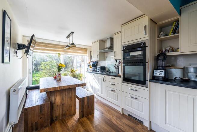 3 bed property, in Eastwood Road, £200,000