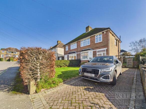 3 bed property, in Battle Crescent, £280,000