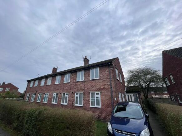 2 bed property, in Walnut Avenue, £120,000