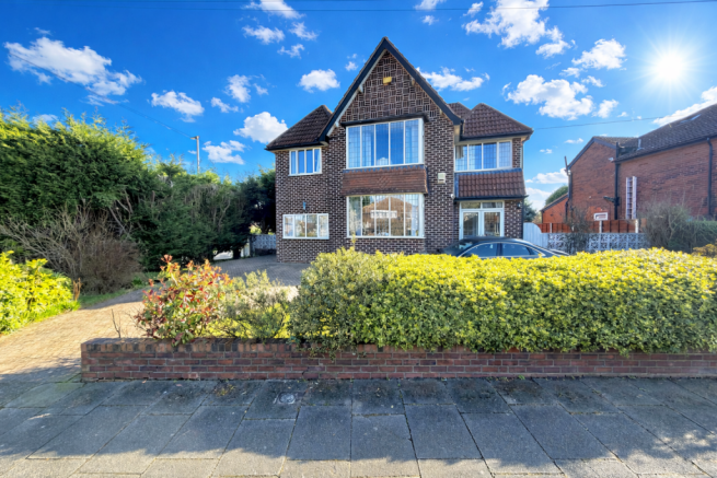 5 bed property, in Emsworth Drive, £650,000