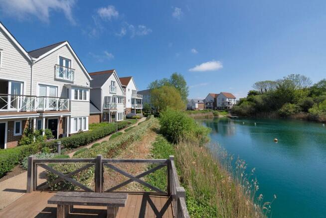 4 bed property, in Twelve Acres Road, £575,000