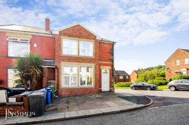 4 bed property, in Walmersley Old Road, £220,000