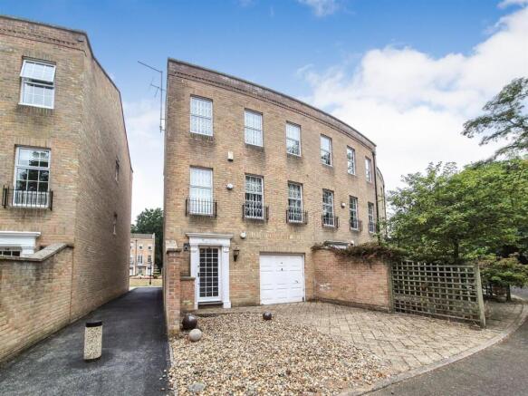 4 bed property, in 41 Lindsay Road, £460,000