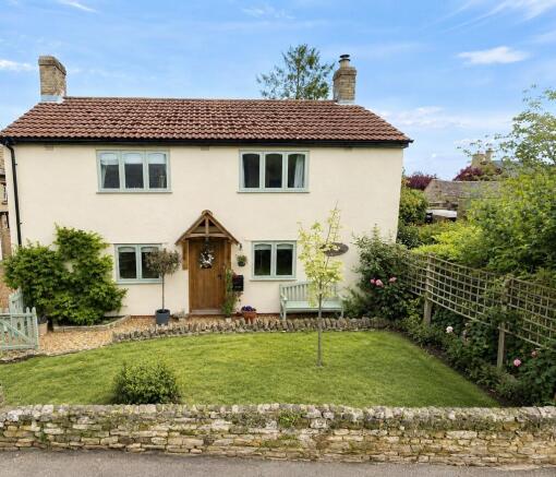 4 bed property, in Main Street, £635,000