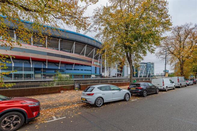 3 bed property, in Fitzhamon Embankment, £270,000