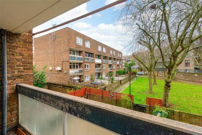 2 bed property, in Holbrooke Court, £450,000