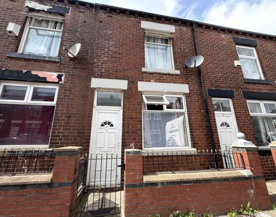 2 bed property, in Thorne Street, £120,000