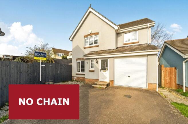 4 bed property, in Knights Mead, £375,000