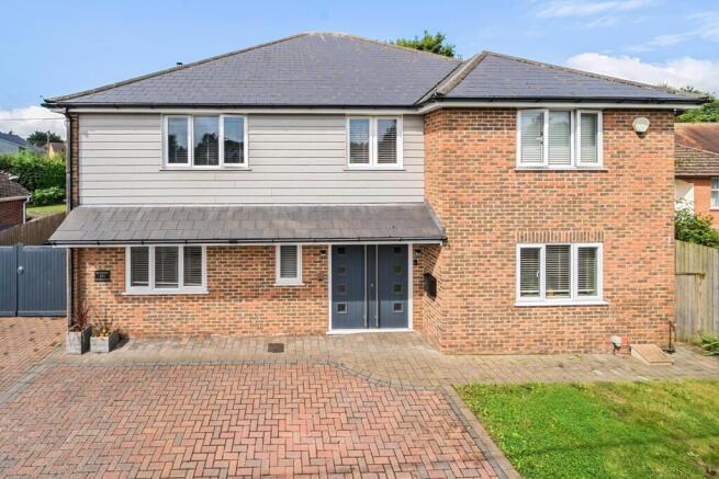 5 bed property, in Canterbury Road, £850,000