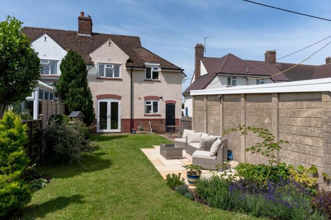3 bed property, in Stonhouse Crescent, £425,000