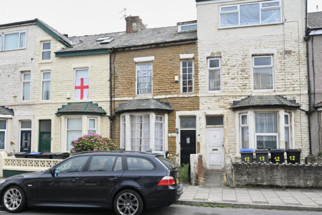 4 bed property, in 14 Clarendon Road, £50,000