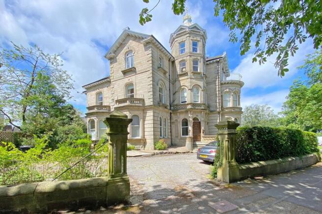 2 bed property, in Park Road, £695,000