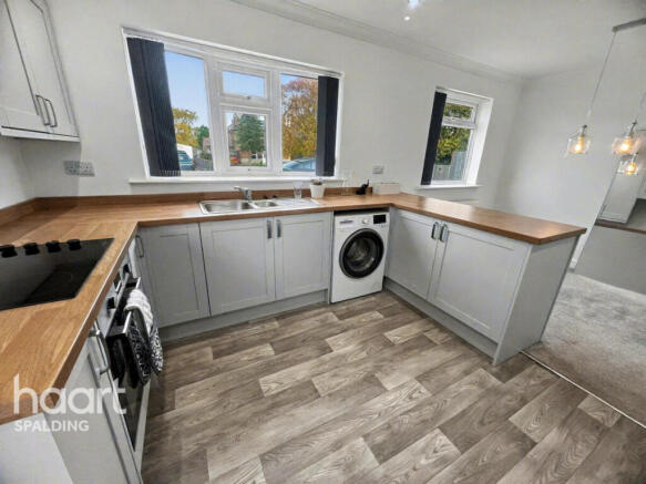 3 bed property, in Daniels Gate, £230,000