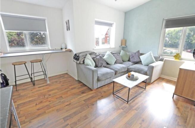 2 bed property, in Park Road South, £65,000