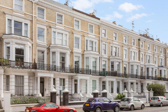 2 bed property, in Holland Road, £575,000