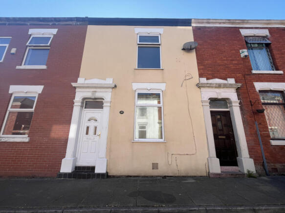 2 bed property, in St. Christophers Road, £115,000