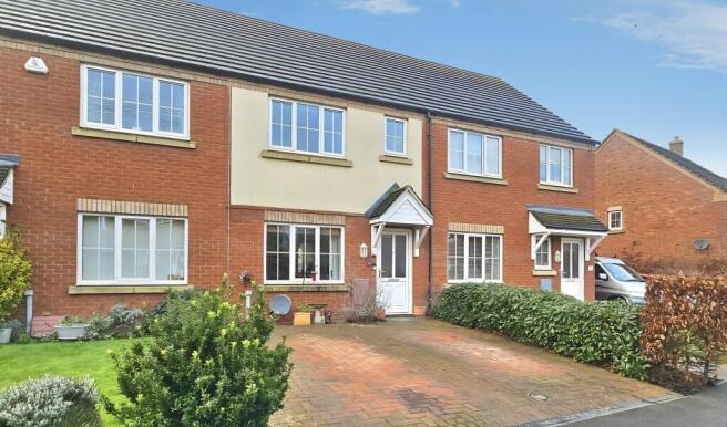 2 bed property, in Barley Way, £215,000