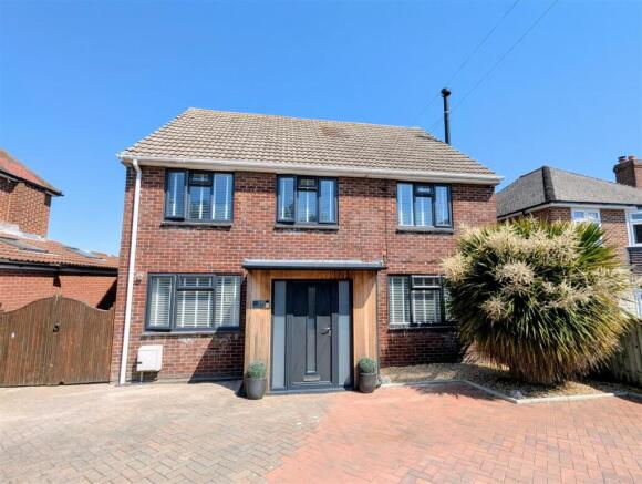 4 bed property, in Coombe Avenue, £595,000