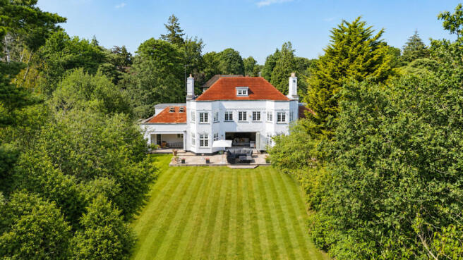 4 bed property, in Lawrence Drive, £2,700,000