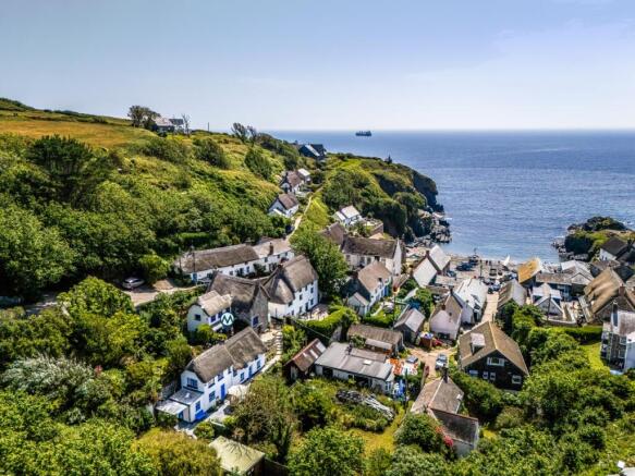 3 bed property, in Cadgwith, £550,000