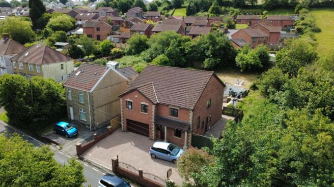 4 bed property, in Cwmbach Road, £425,000