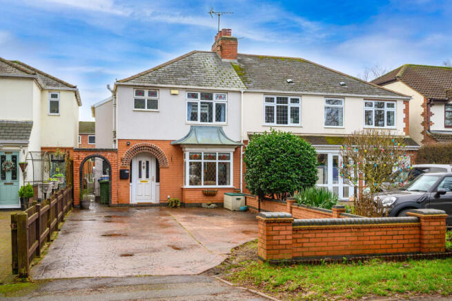 3 bed property, in Rugby Road, £305,000