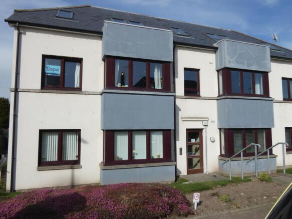 2 bed property, in Middlefield Place, £110,000