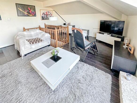 2 bed property, in Highfields Road, £95,000