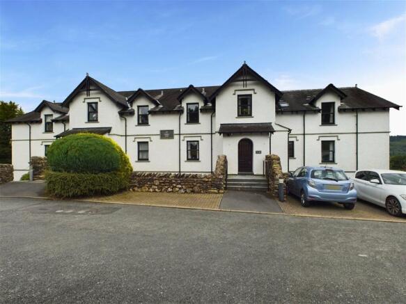 2 bed property, in Coniston LA21, £150,000