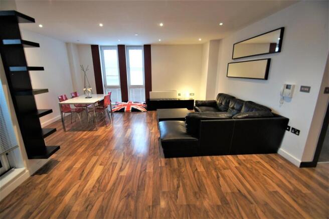 3 bed property, in Milliners Wharf, £270,000