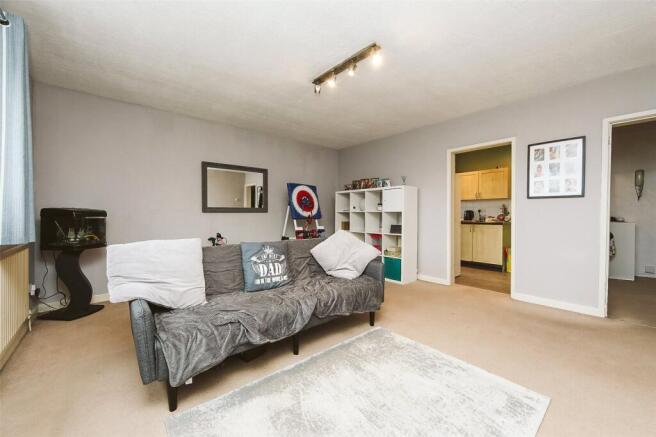 1 bed property, in Station Road, £95,000