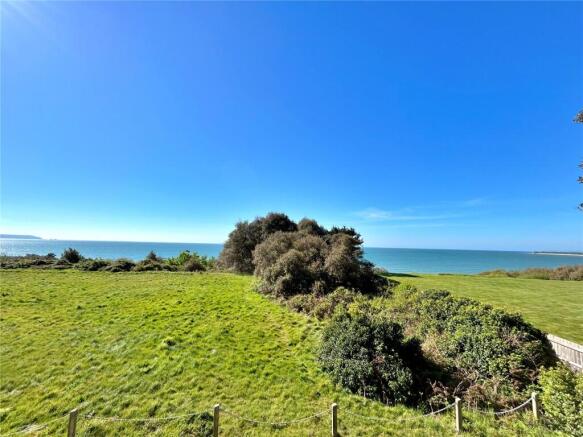 2 bed property, in Beacon Drive, £335,000