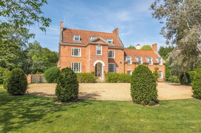 11 bed property, in Distinguished Georgian Home in a Substantial Plot in Hillington, £1,950,000