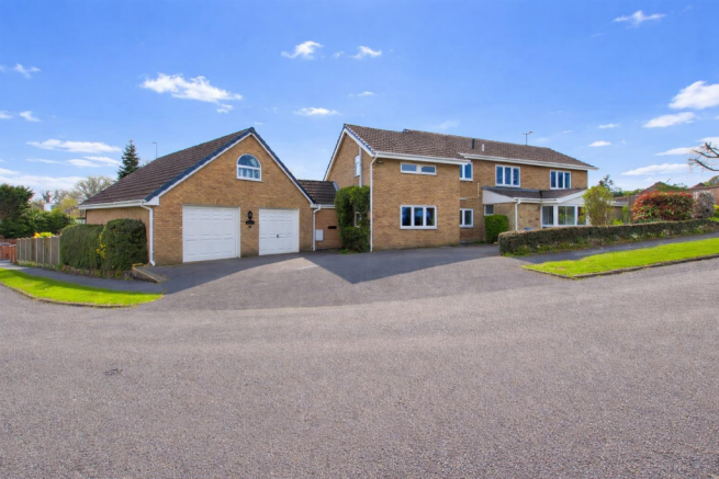 5 bed property, in Burley Drive, £925,000