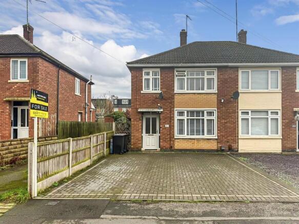 3 bed property, in Deans Way, £230,000
