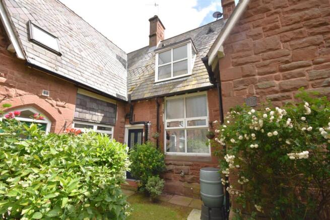 1 bed property, in Scholars Court, £175,000