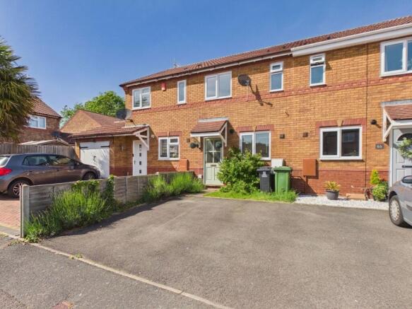 2 bed property, in St. Davids Drive, £195,000