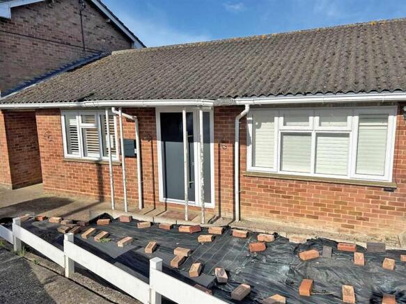 2 bed property, in Kings Elms, £175,000