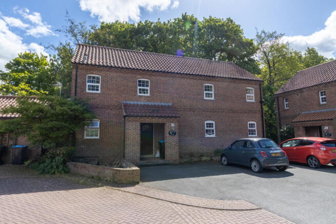 1 bed property, in Horsefair, £85,000