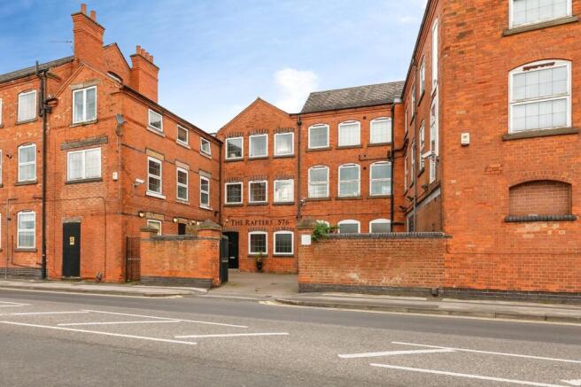 2 bed property, in Radford Road, £110,000