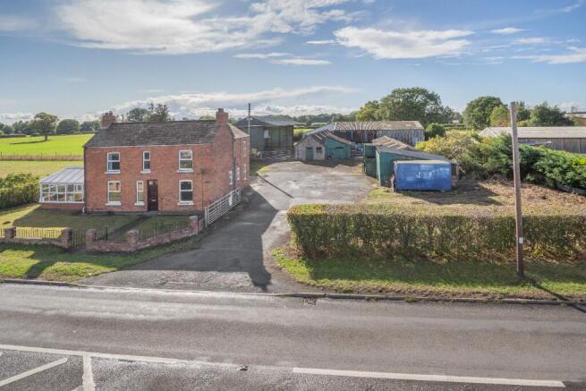 3 bed property, in Lilac House Farm, £495,000