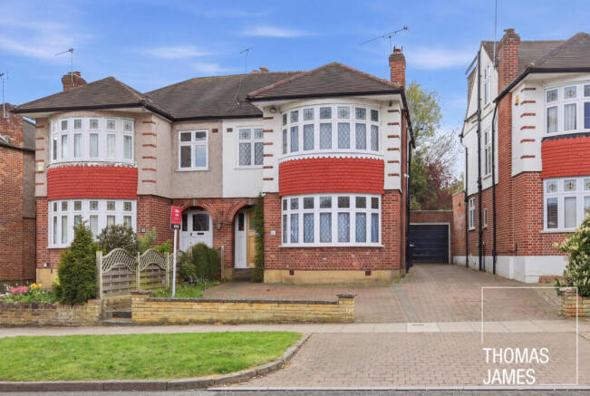 3 bed property, in Bincote Road, £750,000