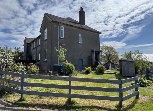 2 bed property, in Manse Brae, £105,000