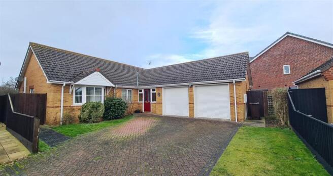 3 bed property, in John Swains Way, £280,000