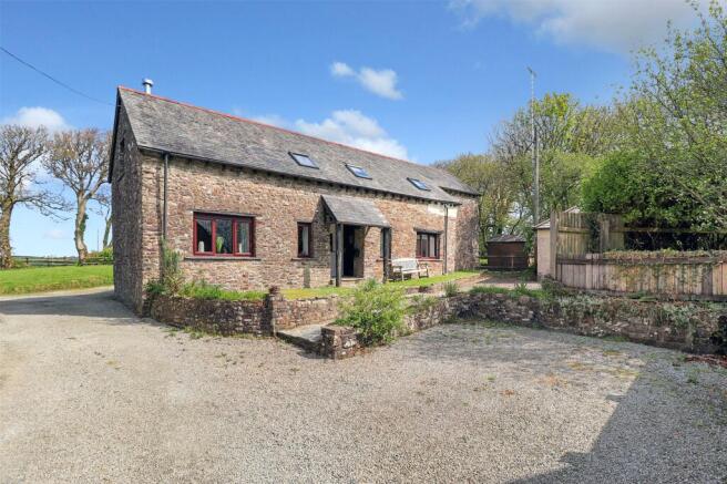 2 bed property, in Clifford Farm, £140,000