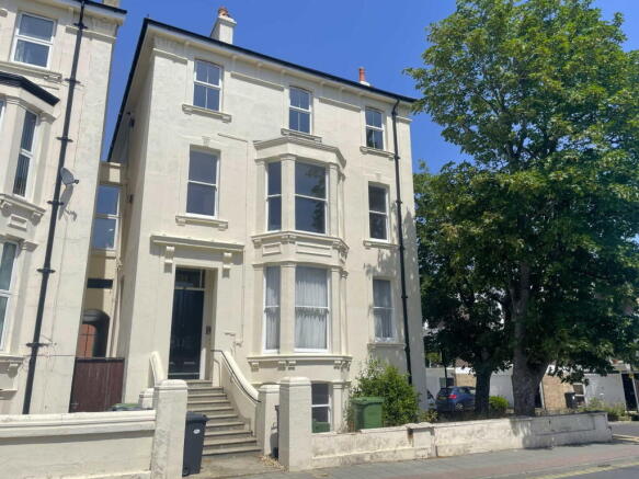 6 bed property, in Clarendon Road, £500,000
