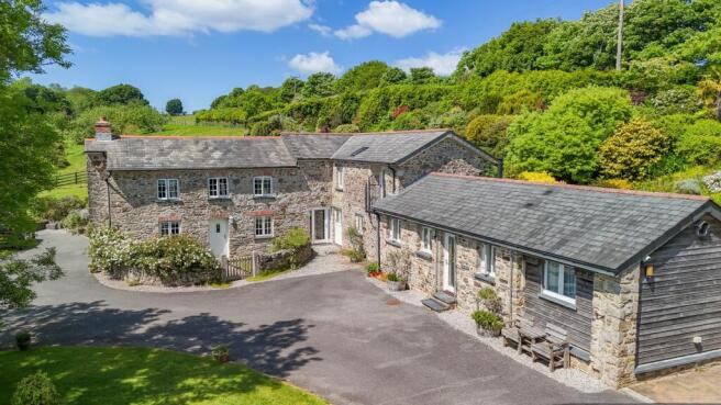 7 bed property, in Lostwithiel PL22, £1,325,000